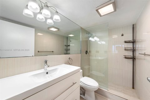 Condominio en venta en Miami, Florida, 1 dormitorio, 82.68 m2 № 2152824 - foto 17