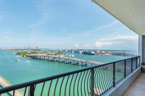 Condominio en venta en Miami, Florida, 1 dormitorio, 82.68 m2 № 2152824 - foto 2