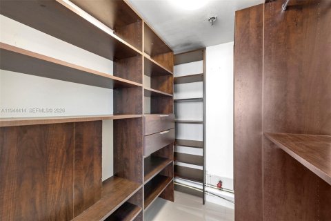 Condominio en venta en Miami, Florida, 1 dormitorio, 82.68 m2 № 2152824 - foto 16