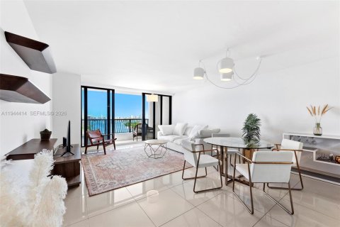 Condominio en venta en Miami, Florida, 1 dormitorio, 82.68 m2 № 2152824 - foto 5