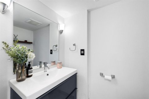 Condominio en venta en Miami, Florida, 1 dormitorio, 82.68 m2 № 2152824 - foto 10