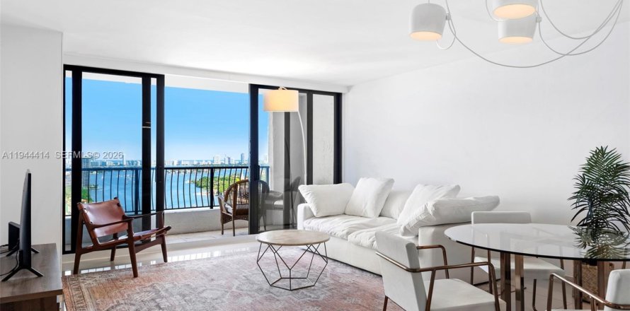 Condominio en Miami, Florida, 1 dormitorio  № 2152824