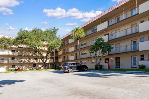 Copropriété à vendre à Lauderhill, Floride: 1 chambre, 80.82 m2 № 1896331 - photo 1