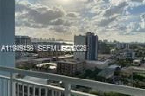 Снять в аренду квартиру в Майами-Бич, Флорида 37.63м2, № 2001463 - фото 2