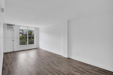 Copropriété à louer à Miami Beach, Floride: 1 chambre, 67.82 m2 № 1994247 - photo 6