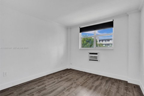 Copropriété à louer à Miami Beach, Floride: 1 chambre, 67.82 m2 № 1994247 - photo 3