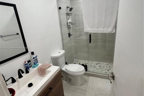 Touwnhouse à vendre à Miami, Floride: 3 chambres, 141.21 m2 № 1872603 - photo 5