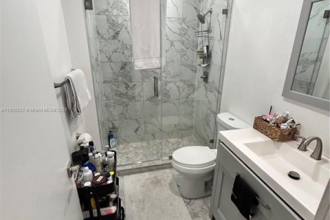 Touwnhouse à vendre à Miami, Floride: 3 chambres, 141.21 m2 № 1872603 - photo 8