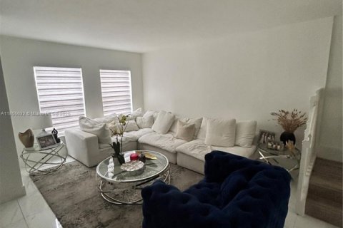 Touwnhouse à vendre à Miami, Floride: 3 chambres, 141.21 m2 № 1872603 - photo 14