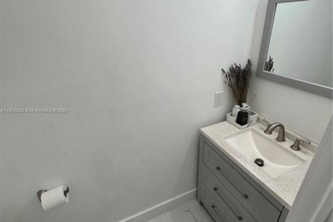 Touwnhouse à vendre à Miami, Floride: 3 chambres, 141.21 m2 № 1872603 - photo 11