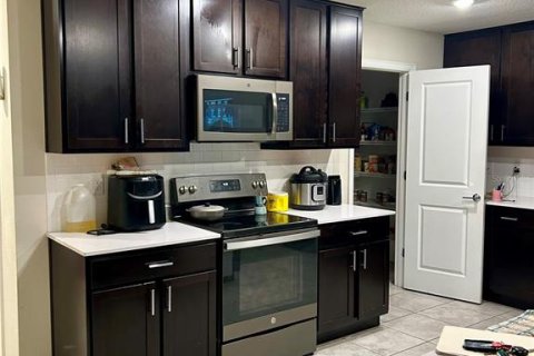 Casa en venta en Kissimmee, Florida, 5 dormitorios, 270.81 m2 № 1751004 - foto 23