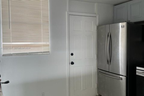 Condo in North Miami Beach, Florida, 2 bedrooms № 2257712 - photo 20