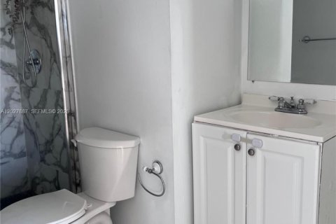 Condo in North Miami Beach, Florida, 2 bedrooms № 2257712 - photo 12