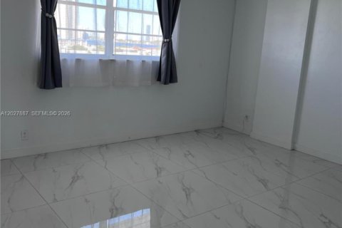 Condo in North Miami Beach, Florida, 2 bedrooms № 2257712 - photo 9