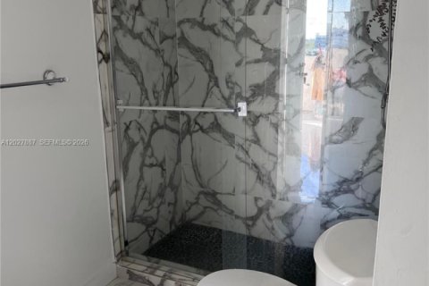 Condo in North Miami Beach, Florida, 2 bedrooms № 2257712 - photo 10