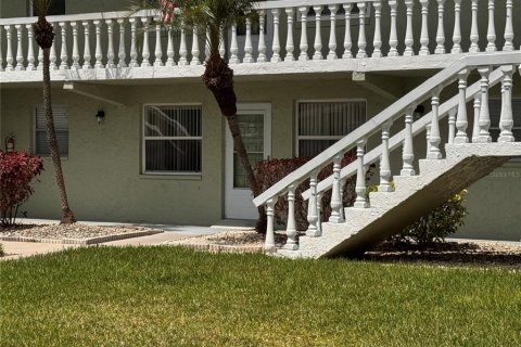 Condo in Tarpon Springs, Florida, 1 bedroom  № 2226727