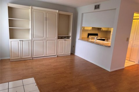 Condominio en venta en Tarpon Springs, Florida, 1 dormitorio, 52.49 m2 № 2226727 - foto 10
