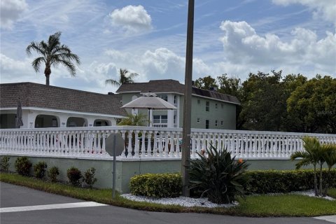 Condominio en venta en Tarpon Springs, Florida, 1 dormitorio, 52.49 m2 № 2226727 - foto 2