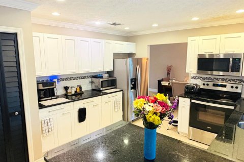 Villa ou maison à vendre à Port St. Lucie, Floride: 4 chambres, 218.32 m2 № 2307098 - photo 7