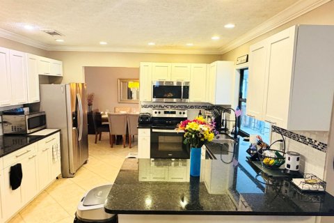 Villa ou maison à vendre à Port St. Lucie, Floride: 4 chambres, 218.32 m2 № 2307098 - photo 6
