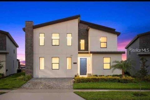 House in Kissimmee, Florida 8 bedrooms, 398.46 sq.m. № 2150709