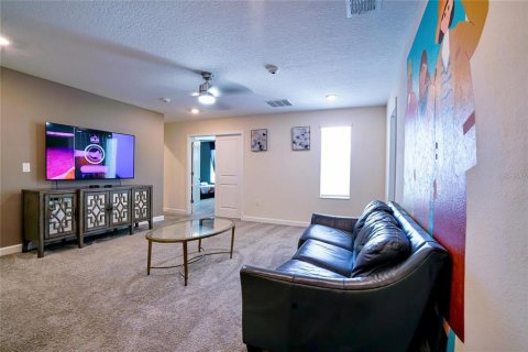 House in Kissimmee, Florida 8 bedrooms, 398.46 sq.m. № 2150709 - photo 9