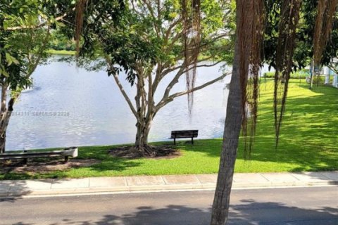 Copropriété à louer à Pembroke Pines, Floride: 2 chambres, 85.66 m2 № 2076390 - photo 14