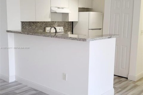 Copropriété à louer à Pembroke Pines, Floride: 2 chambres, 85.66 m2 № 2076390 - photo 4
