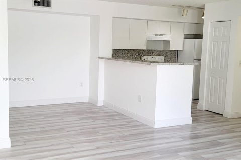 Copropriété à louer à Pembroke Pines, Floride: 2 chambres, 85.66 m2 № 2076390 - photo 13