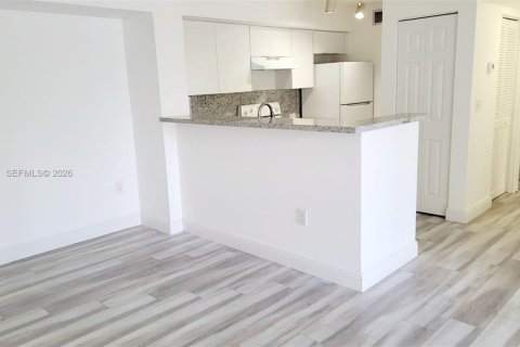 Copropriété à louer à Pembroke Pines, Floride: 2 chambres, 85.66 m2 № 2076390 - photo 6