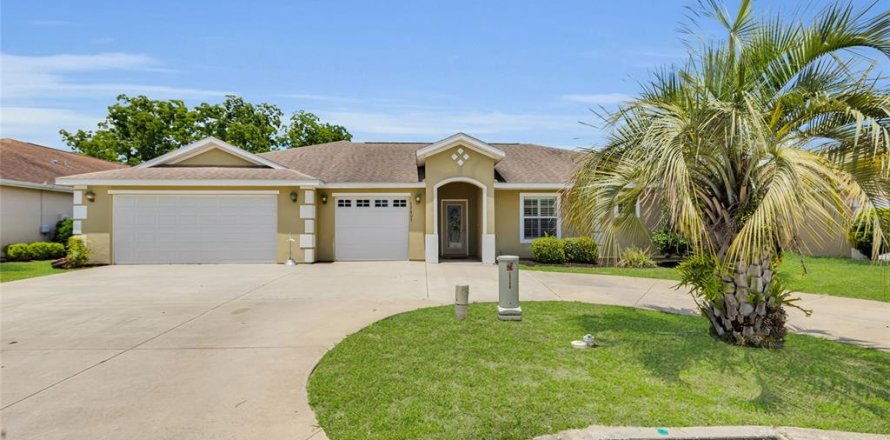 House in Oxford, Florida 4 bedrooms, 224.27 sq.m. № 1803258