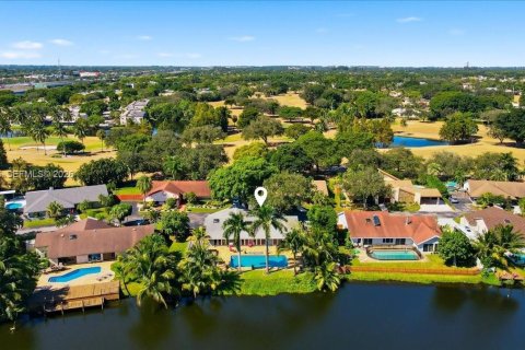 Casa en venta en Plantation, Florida, 4 dormitorios, 229 m2 № 2028058 - foto 3