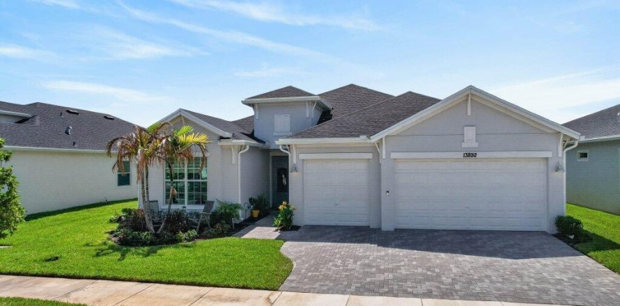 House in Port St. Lucie, Florida 3 bedrooms, 228.91 sq.m. № 2191690
