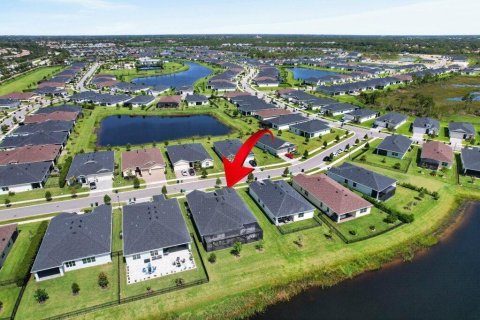 House in Port St. Lucie, Florida 3 bedrooms, 228.91 sq.m. № 2191690 - photo 12