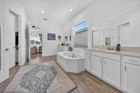 House in Port St. Lucie, Florida 3 bedrooms, 228.91 sq.m. № 2191690 - photo 30