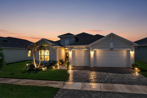 House in Port St. Lucie, Florida 3 bedrooms, 228.91 sq.m. № 2191690 - photo 6