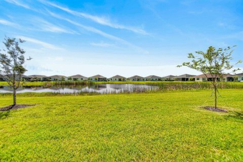 House in Port St. Lucie, Florida 3 bedrooms, 228.91 sq.m. № 2191690 - photo 14