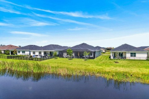 House in Port St. Lucie, Florida 3 bedrooms, 228.91 sq.m. № 2191690 - photo 10