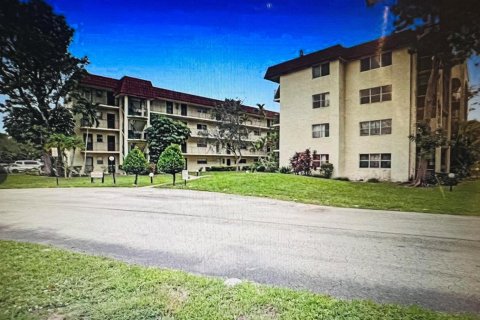 Condominio en venta en Lauderhill, Florida, 1 dormitorio, 92.9 m2 № 2250503 - foto 3