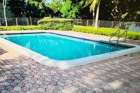 Condominio en venta en Lauderhill, Florida, 1 dormitorio, 92.9 m2 № 2250503 - foto 13