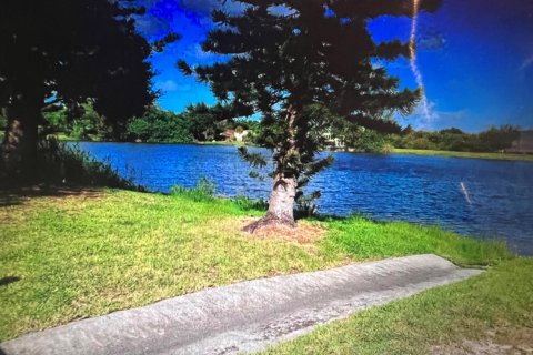 Condominio en venta en Lauderhill, Florida, 1 dormitorio, 92.9 m2 № 2250503 - foto 10