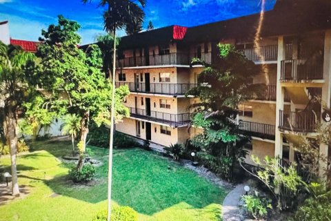 Condominio en venta en Lauderhill, Florida, 1 dormitorio, 92.9 m2 № 2250503 - foto 12