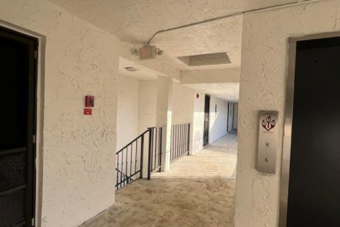 Condominio en venta en Lauderhill, Florida, 1 dormitorio, 92.9 m2 № 2250503 - foto 20