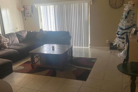 Condominio en venta en Lauderhill, Florida, 1 dormitorio, 92.9 m2 № 2250503 - foto 18