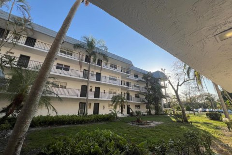 Condominio en venta en Lauderhill, Florida, 1 dormitorio, 92.9 m2 № 2250503 - foto 5