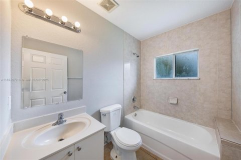 House in Homestead, Florida 4 bedrooms, 138.52 sq.m. № 1790319 - photo 26