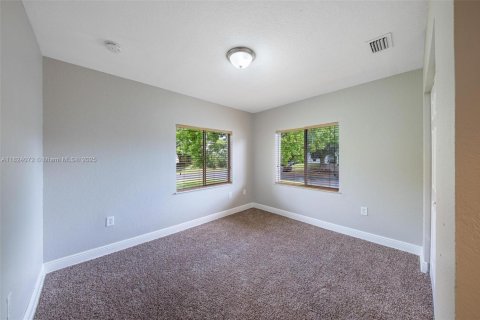 House in Homestead, Florida 4 bedrooms, 138.52 sq.m. № 1790319 - photo 25