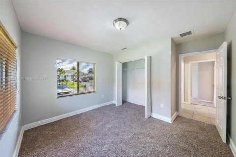 House in Homestead, Florida 4 bedrooms, 138.52 sq.m. № 1790319 - photo 24