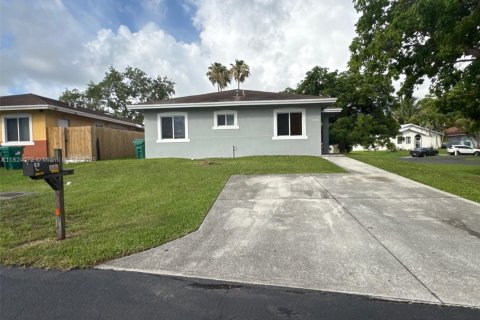 House in Homestead, Florida 4 bedrooms, 138.52 sq.m. № 1790319 - photo 1