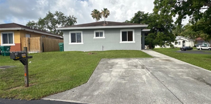 House in Homestead, Florida 4 bedrooms, 138.52 sq.m. № 1790319